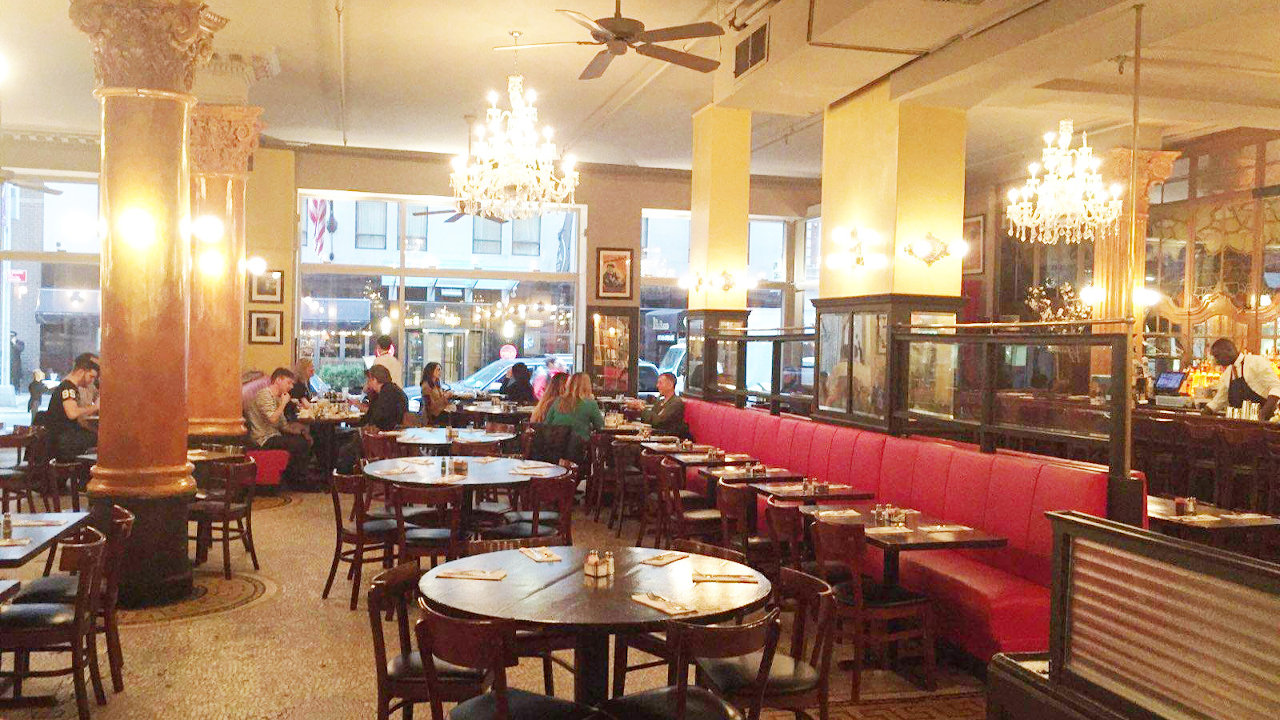 AMM Spotlight Cafe Un Deux Trois AMM